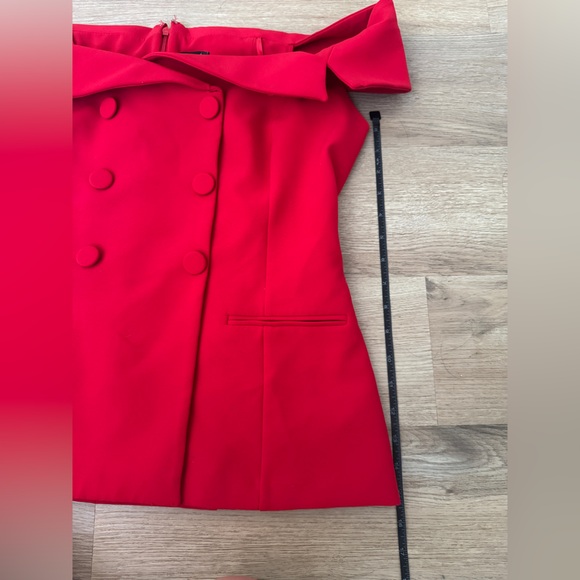 Express off the shoulder suit top - Picture 2 of 8